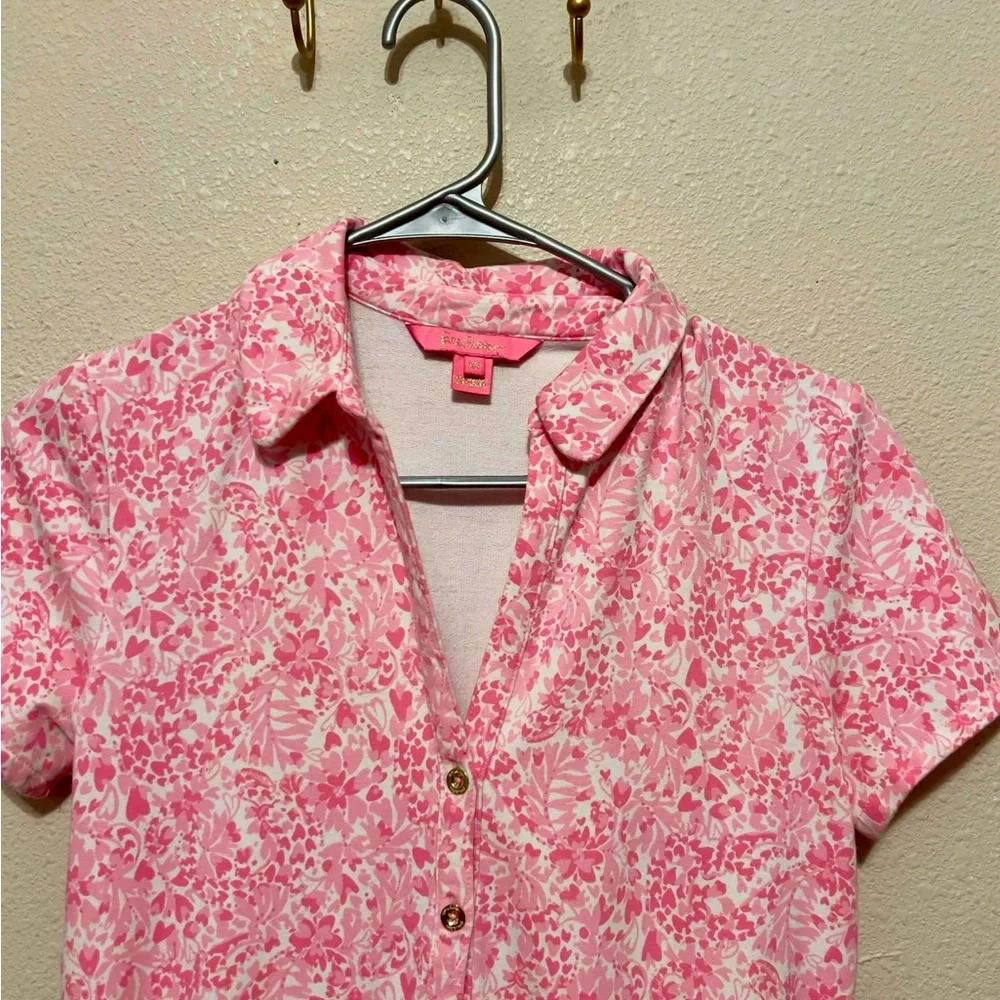 Lilly Pulitzer Pink & White Patterned Women's Romper with gold accents. Size XS - Picture 3 of 6